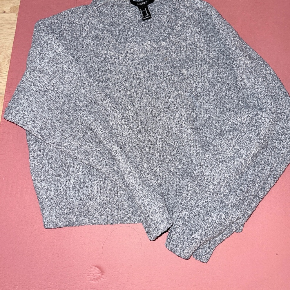 Forever 21 cropped Gray Knit Sweater size medium